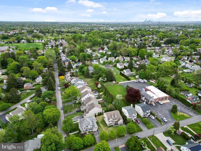 553 ROYAL AVE, Havertown, PA 19083