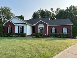 926 Doe Run Ct, Adams, TN 37010
