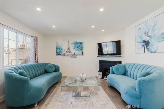 10128 Hillhaven Avenue 101, Tujunga, CA 91042