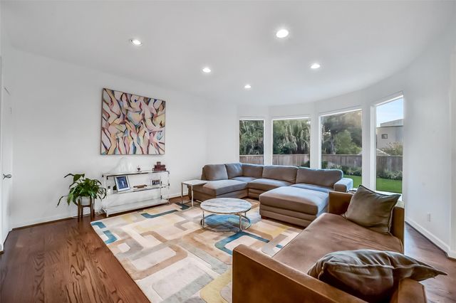 5107 Contour Place, Houston, TX 77096