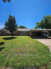 204 Elaine Avenue, Burns Flat, OK 73647