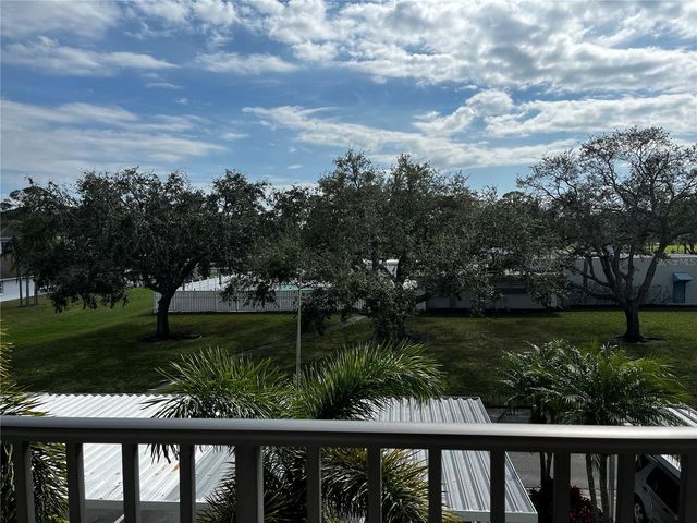 9815 47TH AVENUE N 303, St Petersburg, FL 33708