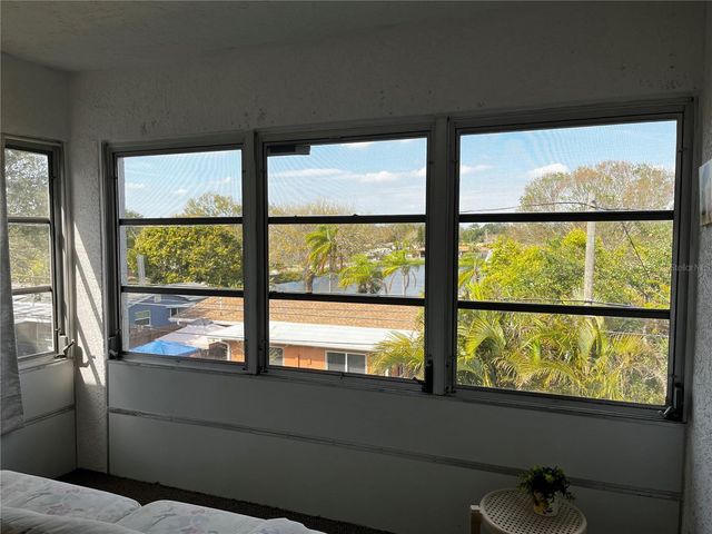 9815 47TH AVENUE N 303, St Petersburg, FL 33708