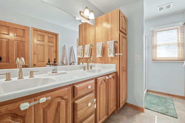 6732 S Yale DRIVE, Franklin, WI 53132