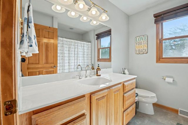 6732 S Yale DRIVE, Franklin, WI 53132