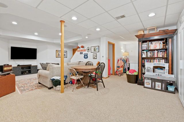 6732 S Yale DRIVE, Franklin, WI 53132