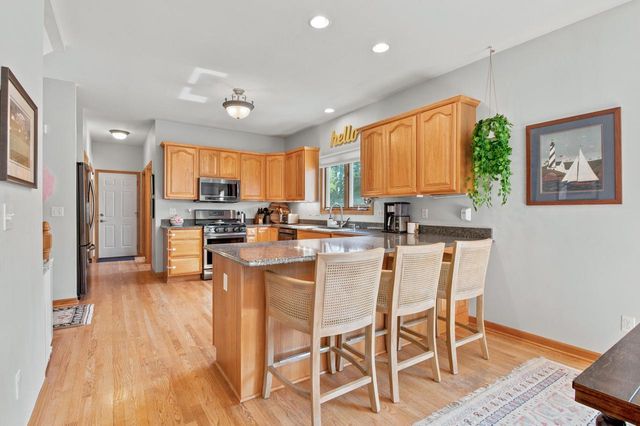 6732 S Yale DRIVE, Franklin, WI 53132