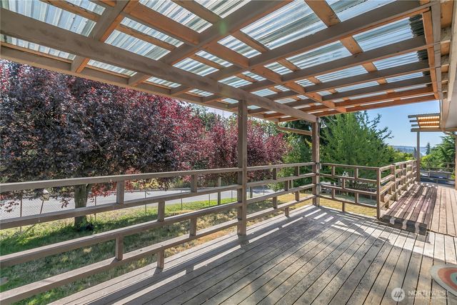 21325 6th Avenue S, Des Moines, WA 98198