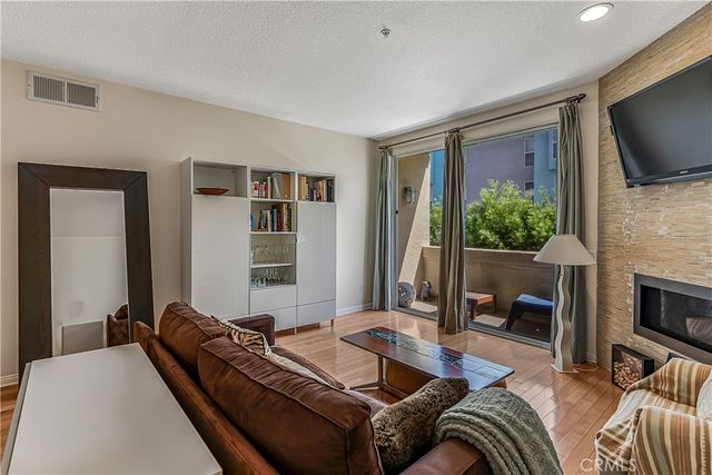 16940 Chatsworth Street 211, Granada Hills, CA 91344