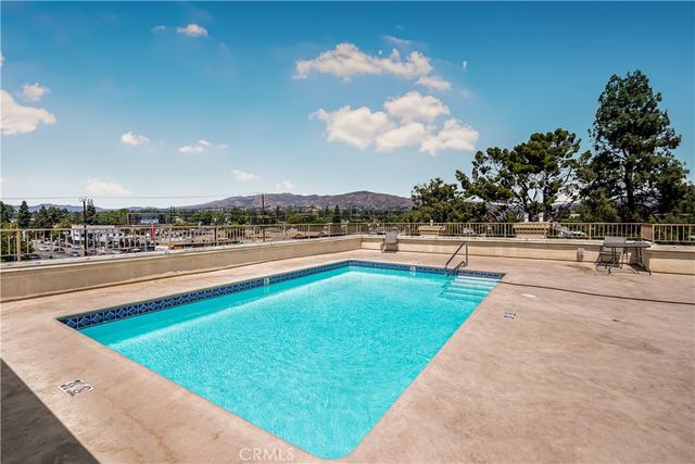 16940 Chatsworth Street 211, Granada Hills, CA 91344