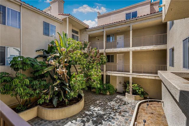 16940 Chatsworth Street 211, Granada Hills, CA 91344