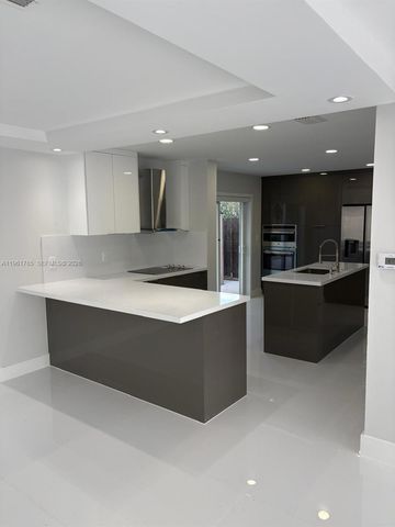 10225 NW 57th Ter 10225, Doral, FL 33178