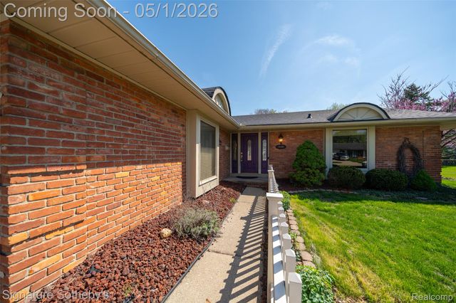 14188 Ramblewood Street, Livonia, MI 48154