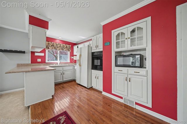 14188 Ramblewood Street, Livonia, MI 48154