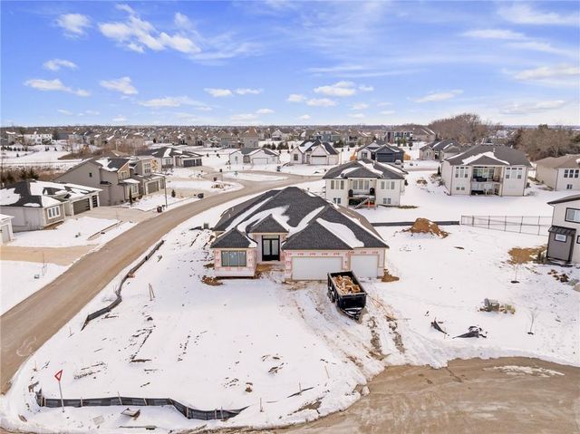 8996 Shady Bend Road, Lenexa, KS 66227