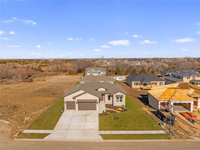 8996 Shady Bend Road, Lenexa, KS 66227