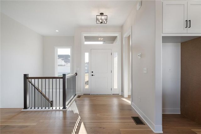 8996 Shady Bend Road, Lenexa, KS 66227