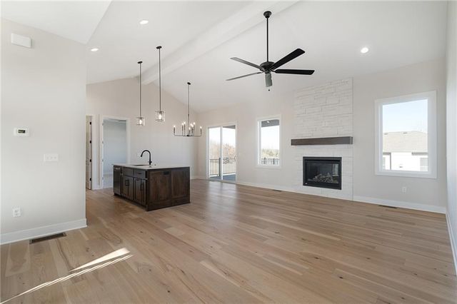 8996 Shady Bend Road, Lenexa, KS 66227