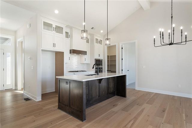 8996 Shady Bend Road, Lenexa, KS 66227