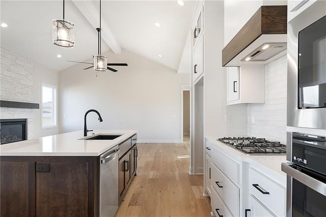 8996 Shady Bend Road, Lenexa, KS 66227