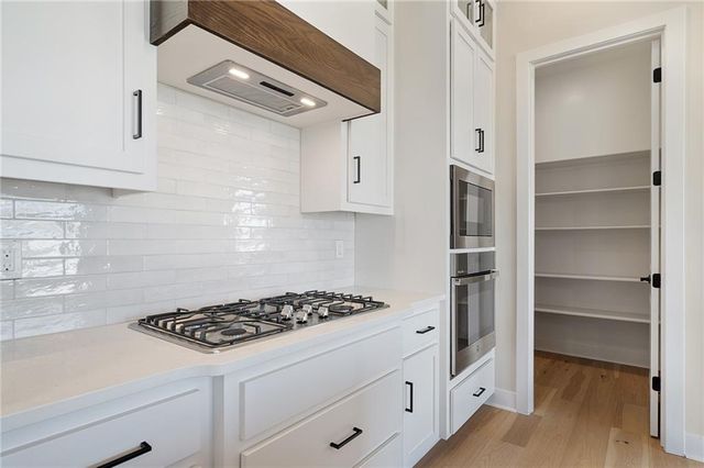 8996 Shady Bend Road, Lenexa, KS 66227