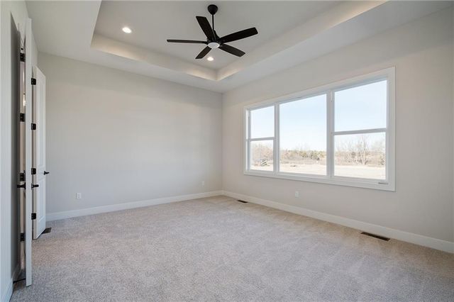 8996 Shady Bend Road, Lenexa, KS 66227