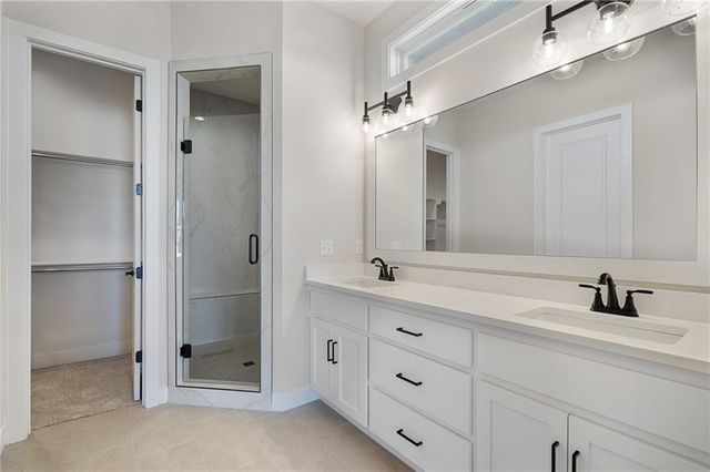 8996 Shady Bend Road, Lenexa, KS 66227