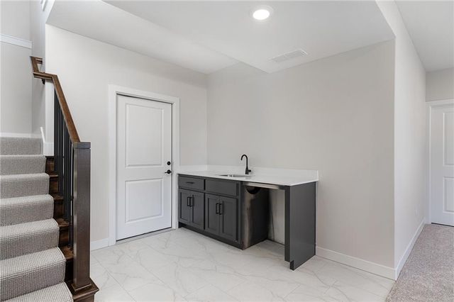 8996 Shady Bend Road, Lenexa, KS 66227