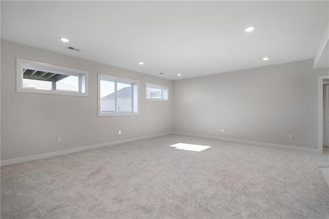 8996 Shady Bend Road, Lenexa, KS 66227