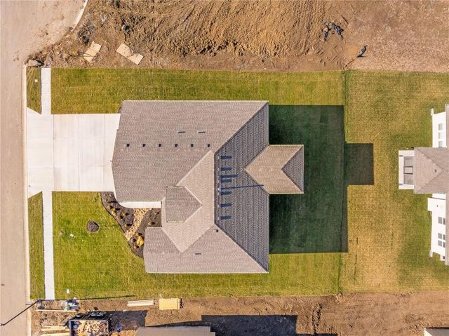 8996 Shady Bend Road, Lenexa, KS 66227