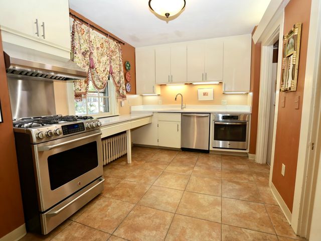 112 Russell St, Worcester, MA 01609