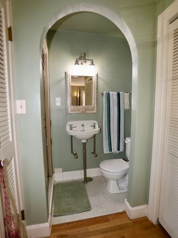 112 Russell St, Worcester, MA 01609
