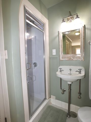 112 Russell St, Worcester, MA 01609