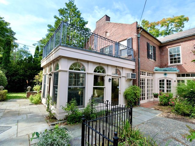 112 Russell St, Worcester, MA 01609