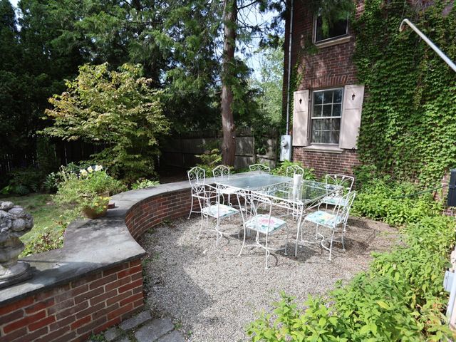 112 Russell St, Worcester, MA 01609