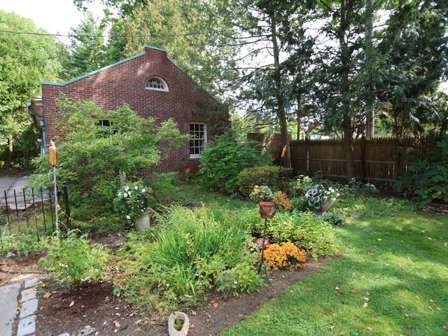 112 Russell St, Worcester, MA 01609