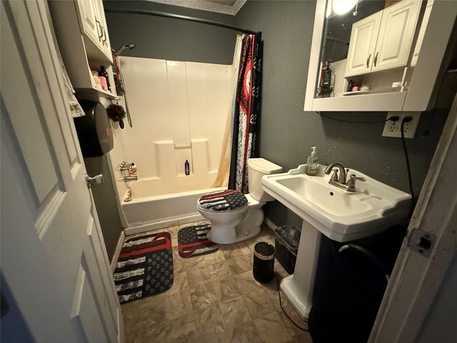 808 N Main Street, Kemp, TX 75143