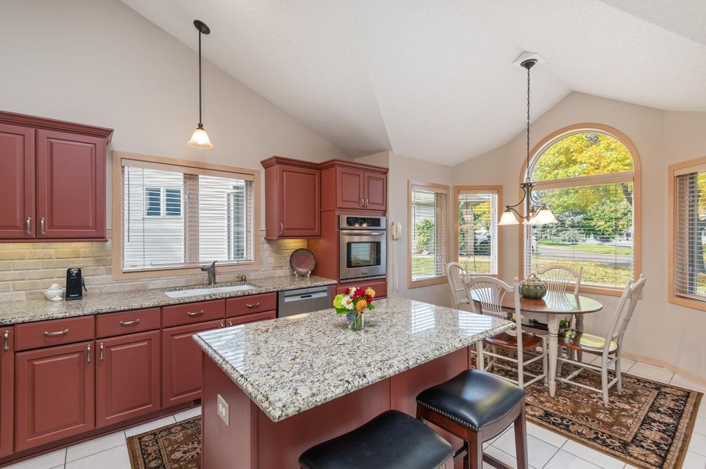 19580 Waterford Court, Shorewood, MN 55331 — photo 4