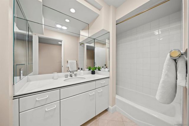 100 Harbor Dr 2405, San Diego, CA 92101