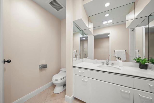 100 Harbor Dr 2405, San Diego, CA 92101