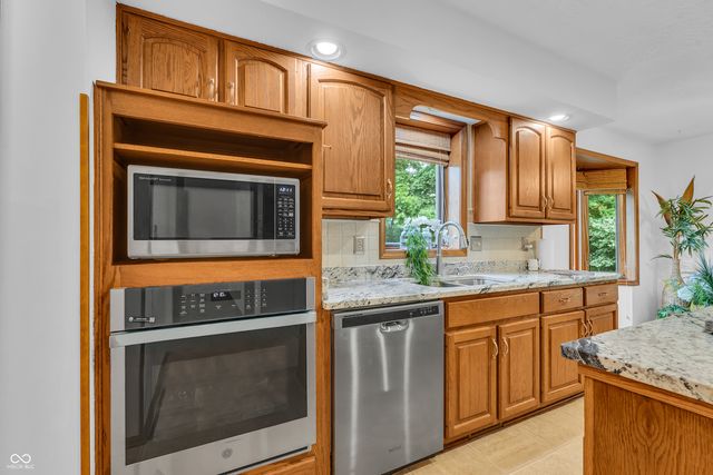 6992 Forest Ridge Court, Plainfield, IN 46168