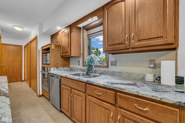 6992 Forest Ridge Court, Plainfield, IN 46168