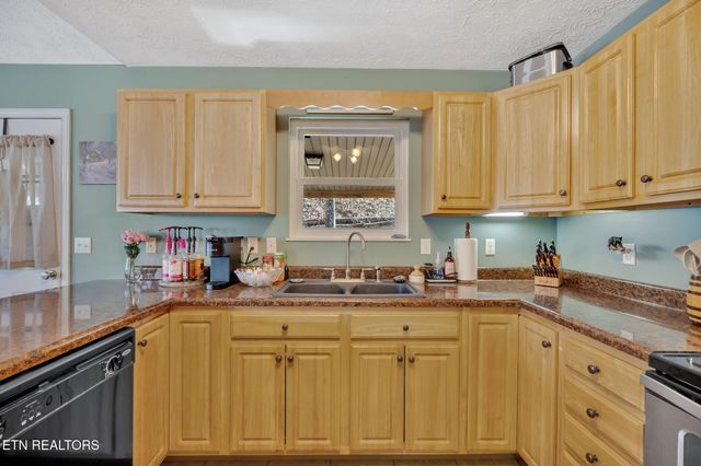 320 Muscadine Court, Sevierville, TN 37876