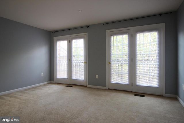 2415 RAINSWOOD LN, Woodbridge, VA 22191