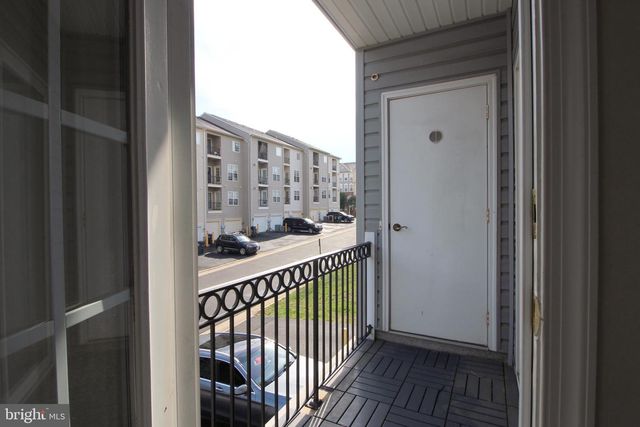 2415 RAINSWOOD LN, Woodbridge, VA 22191