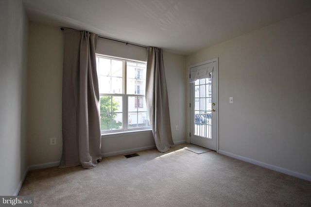 2415 RAINSWOOD LN, Woodbridge, VA 22191
