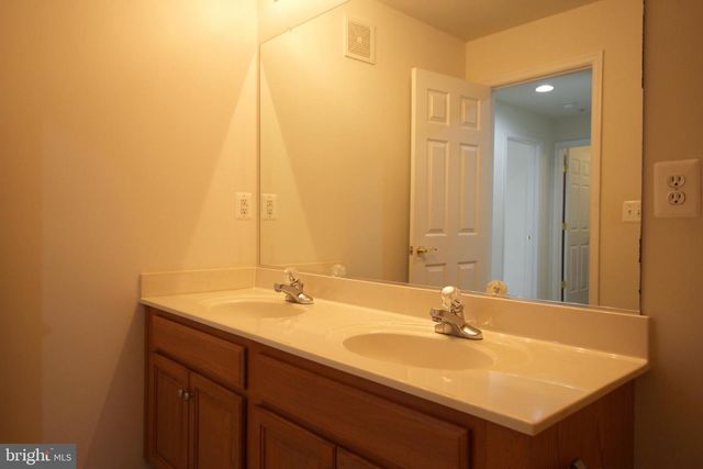 2415 RAINSWOOD LN, Woodbridge, VA 22191