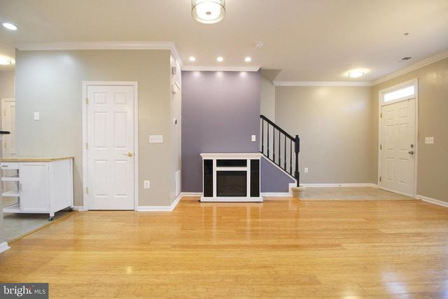 2415 RAINSWOOD LN, Woodbridge, VA 22191