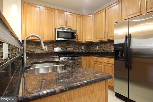 2415 RAINSWOOD LN, Woodbridge, VA 22191