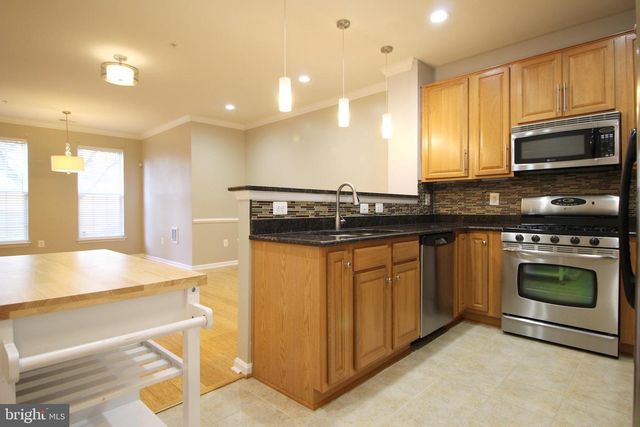 2415 RAINSWOOD LN, Woodbridge, VA 22191
